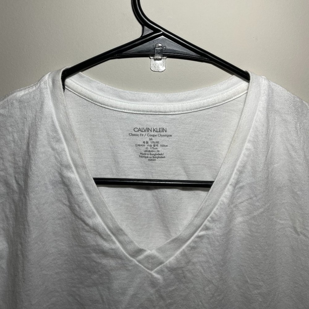 Calvin Klein Men’s Classic Fit V-neck Shirt